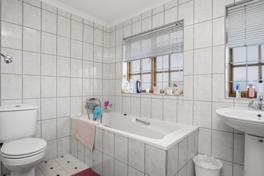 6 Bedroom Property for Sale in Schaap Kraal Western Cape